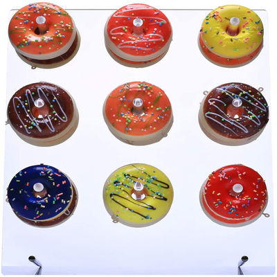 De duidelijke Met de hand gemaakte Acryltribune van de doughnuthouder voor het Huwelijkspartij van de Cakewinkel